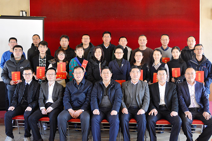 與優(yōu)秀者同行 與奮斗者共進(jìn)